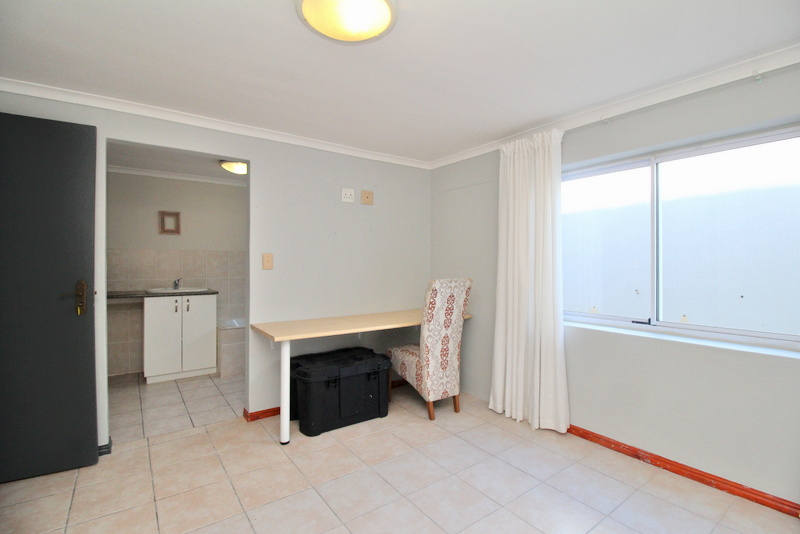 8 Bedroom Property for Sale in Mountainside Western Cape